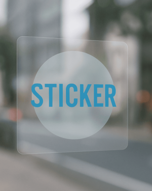 Transparante stickers op winkelraam met full color print en zichtbare achtergrond